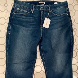 NWT Good American petite Straight Jeans